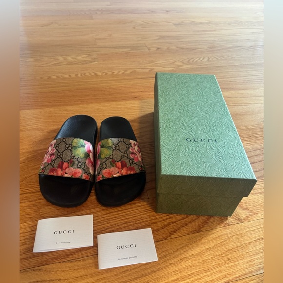 WOMENS size 37 Gucci Pursuit Slide Sandal - Picture 1 of 4